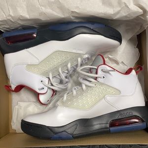 Barely worn Fresh Jordan’s in a 9.5 men’s